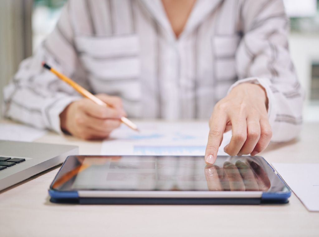 Best practices for personalizing corporate gifts